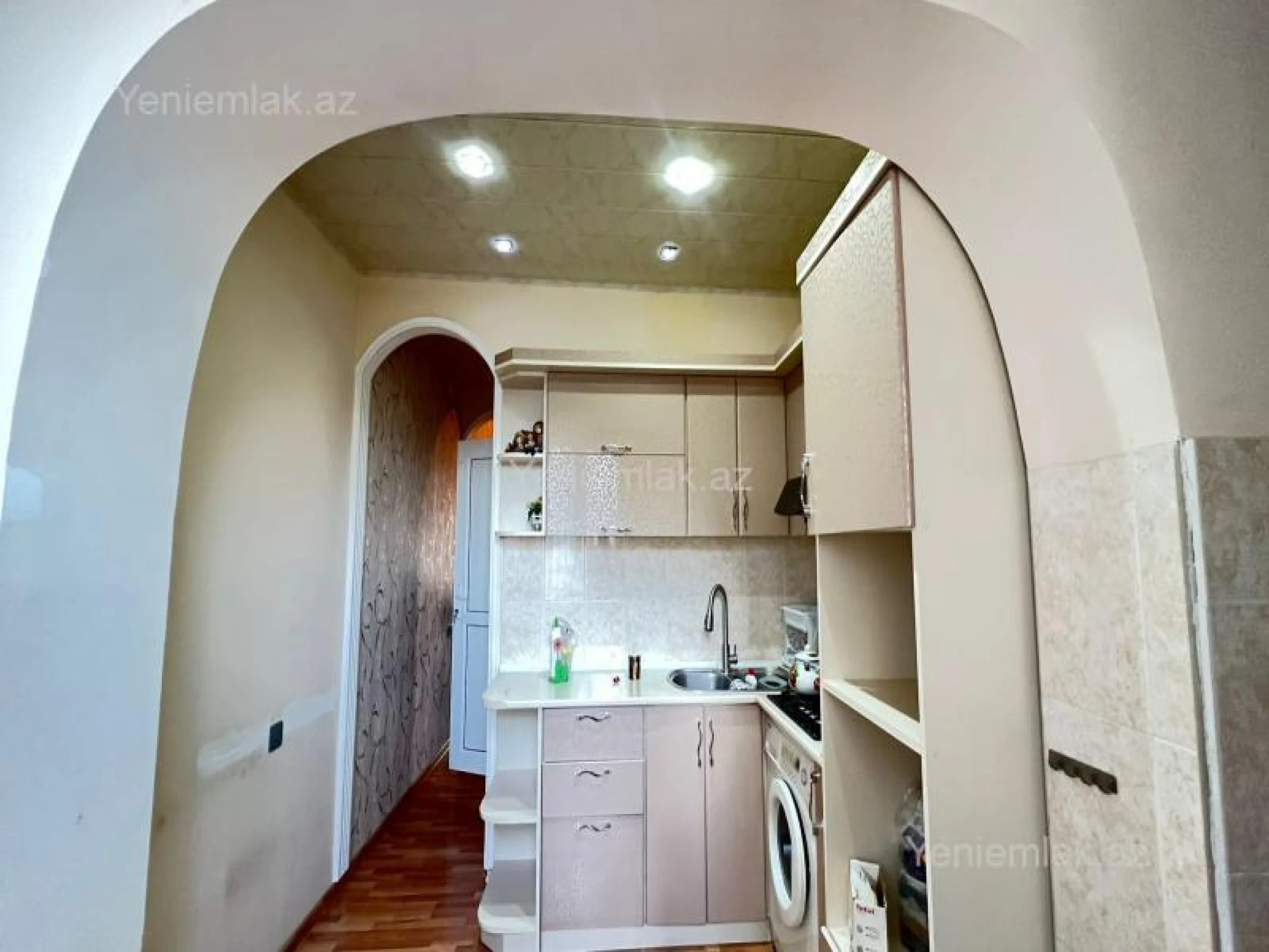 Satılır 9 otaqlı köhnə tikili 85 m²