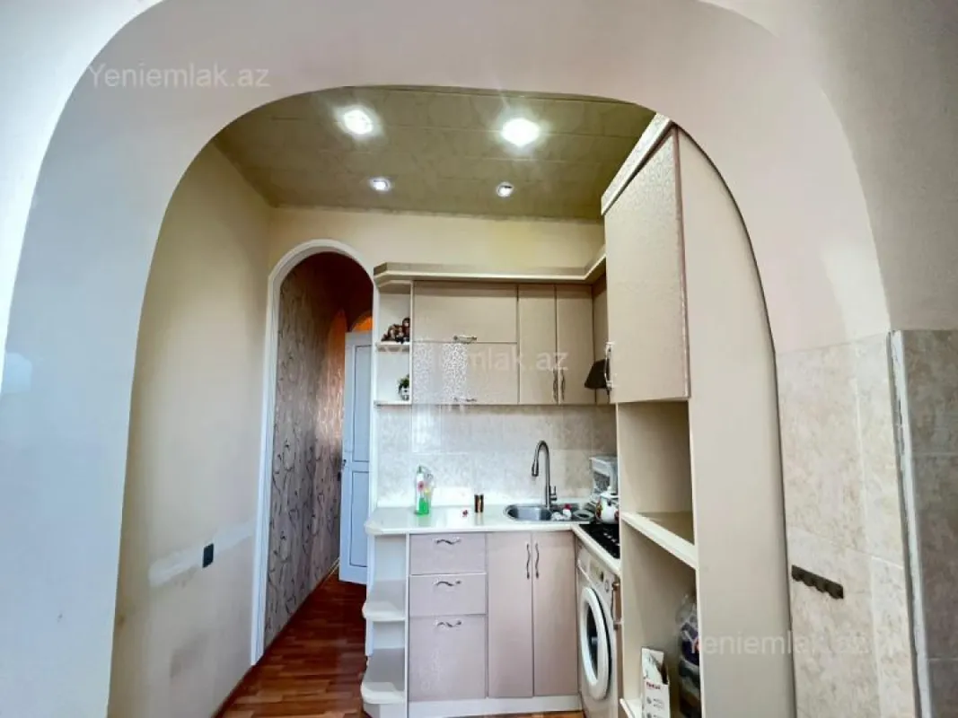 Satılır 9 otaqlı köhnə tikili 85 m²