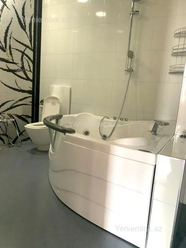 Satılır 3 otaqlı yeni tikili 130 m²