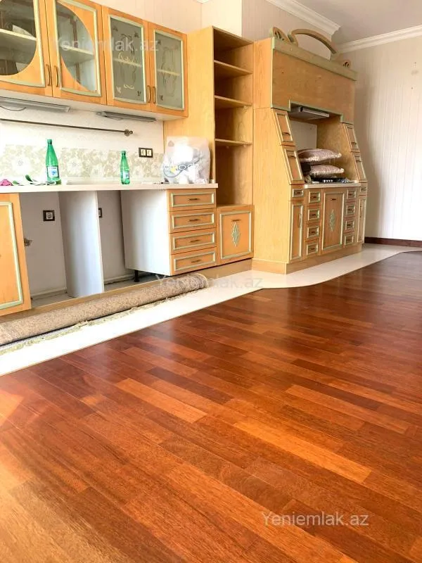 Satılır 3 otaqlı yeni tikili 130 m²