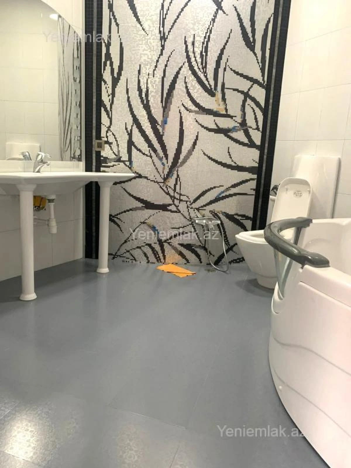 Satılır 3 otaqlı yeni tikili 130 m²