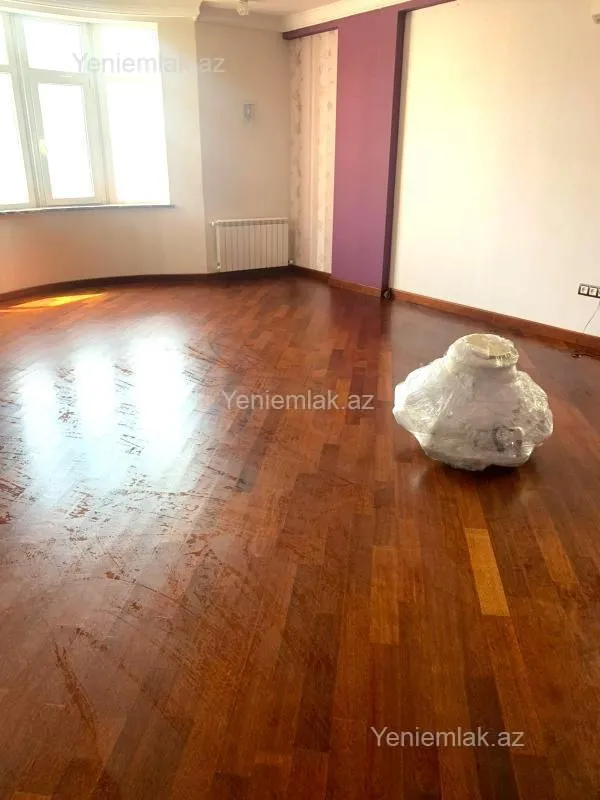 Satılır 3 otaqlı yeni tikili 130 m²