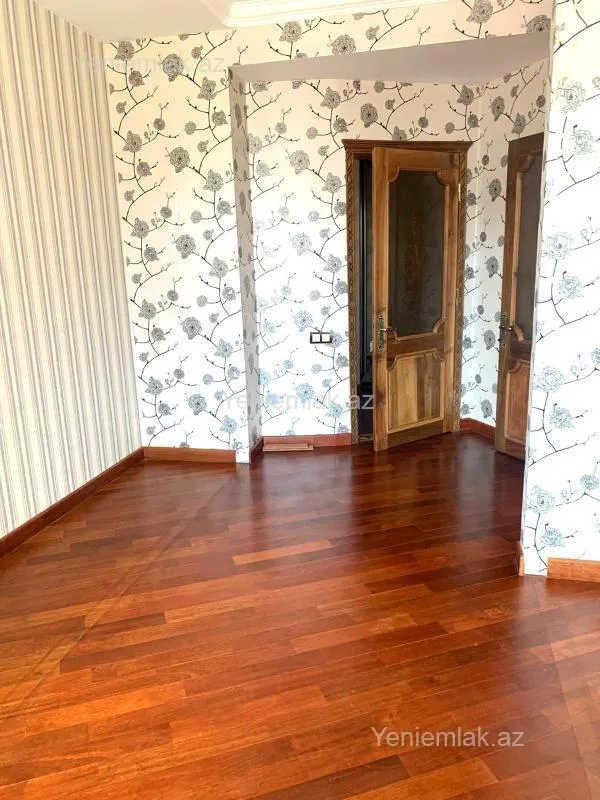Satılır 3 otaqlı yeni tikili 130 m²
