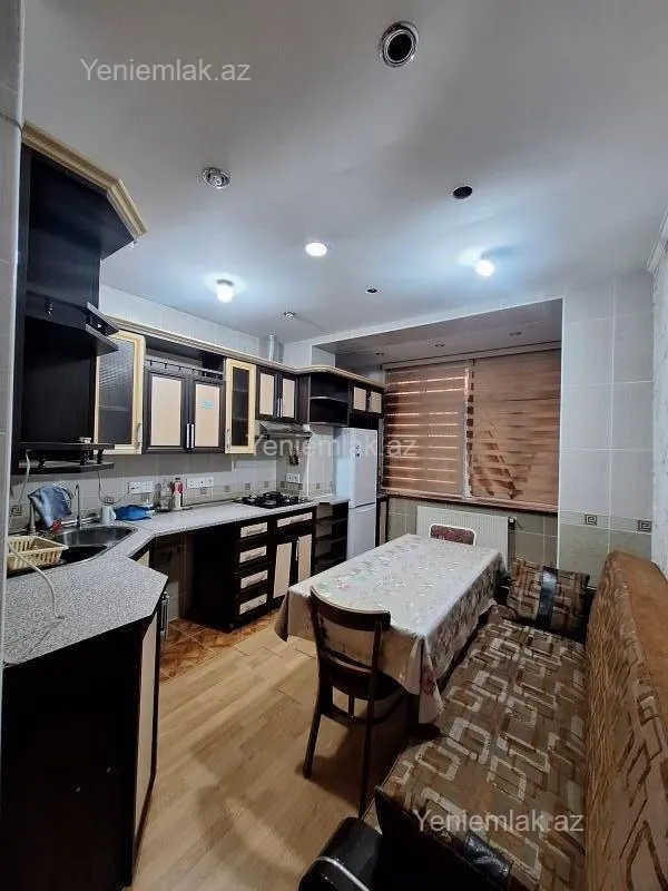Satılır 5 otaqlı köhnə tikili 120 m²