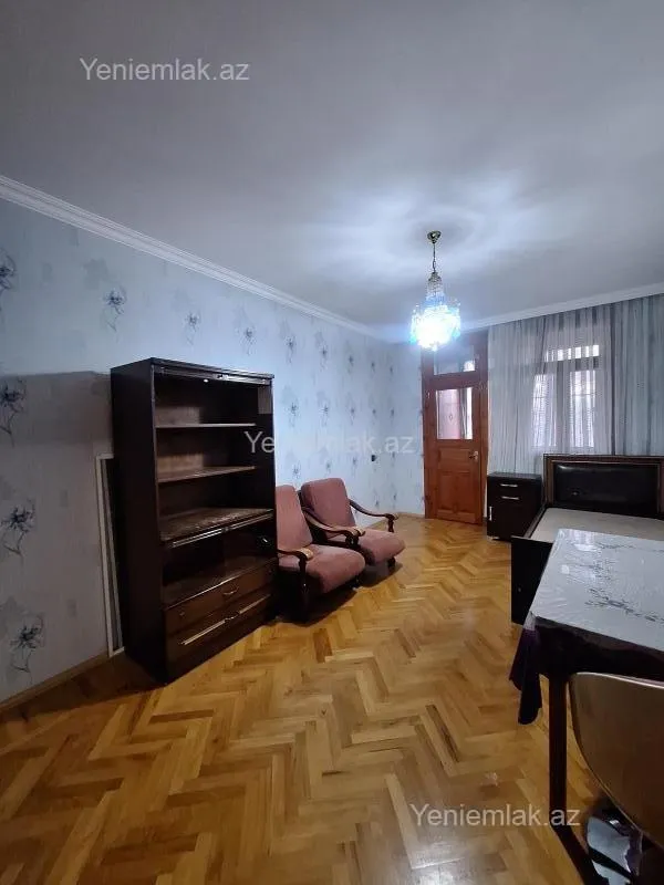 Satılır 5 otaqlı köhnə tikili 120 m²