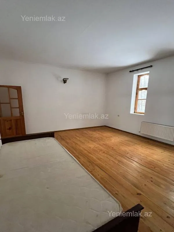 Satılır 10 otaqlı həyət evi 399 m²