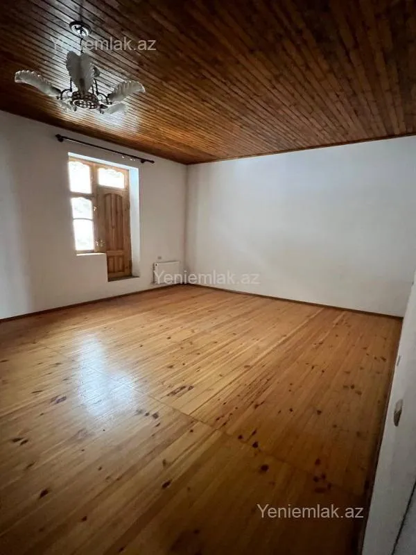 Satılır 10 otaqlı həyət evi 399 m²