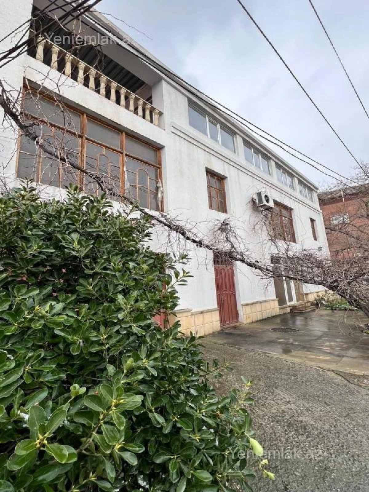 Satılır 10 otaqlı həyət evi 399 m²