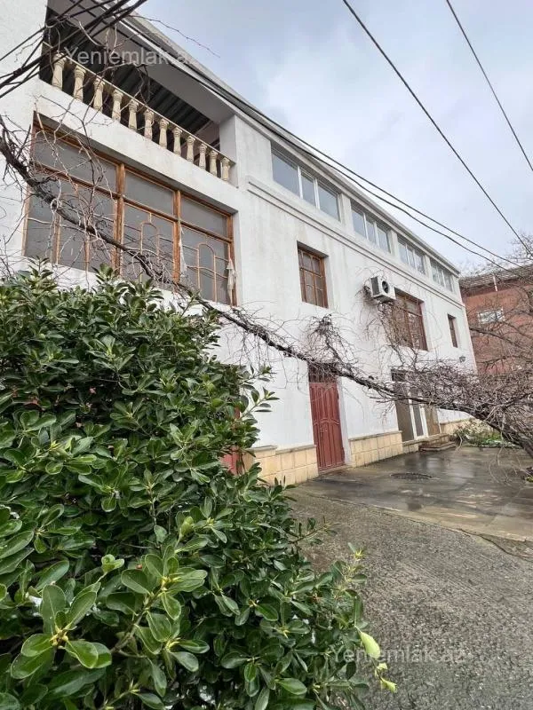 Satılır 10 otaqlı həyət evi 399 m²