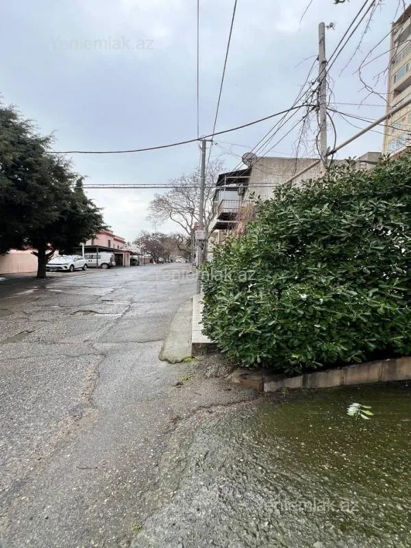 Satılır 10 otaqlı həyət evi 399 m²