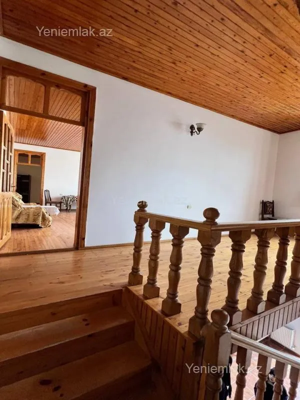 Satılır 10 otaqlı həyət evi 399 m²