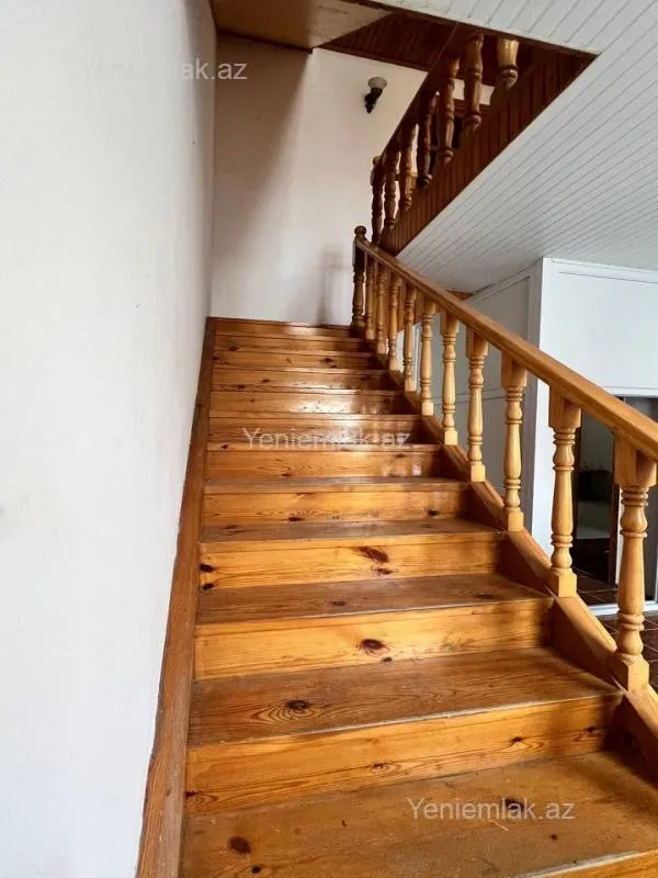 Satılır 10 otaqlı həyət evi 399 m²