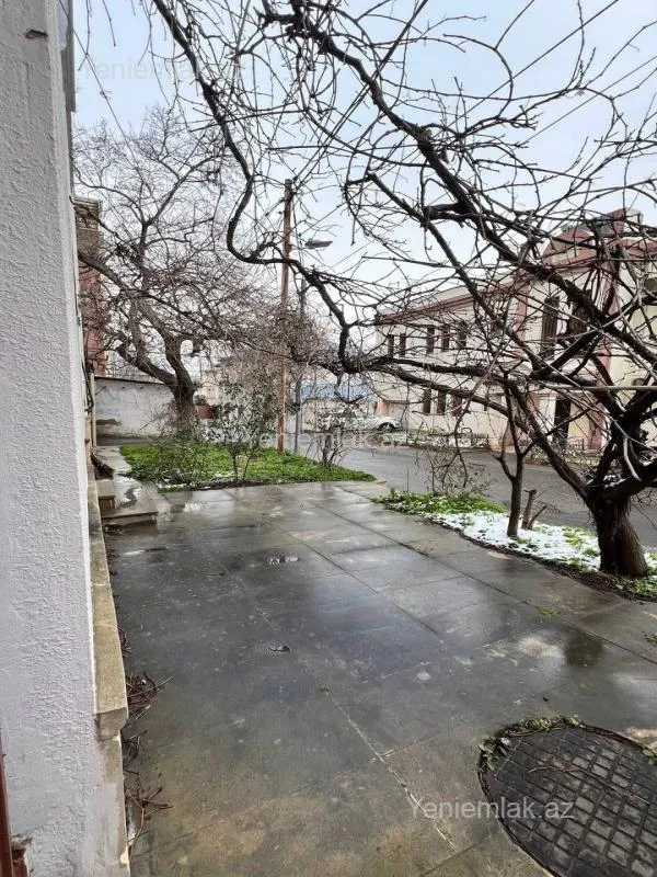 Satılır 10 otaqlı həyət evi 399 m²