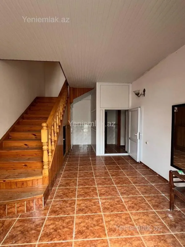 Satılır 10 otaqlı həyət evi 399 m²