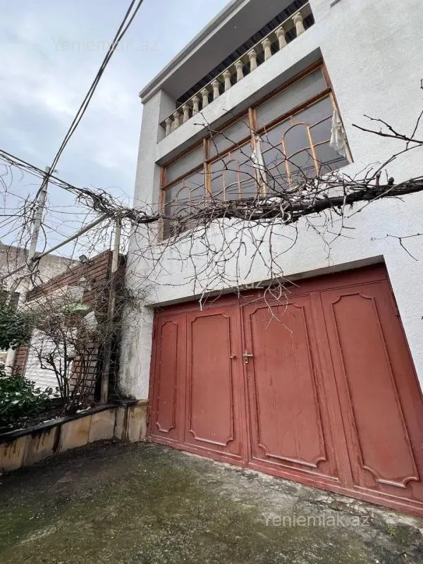 Satılır 10 otaqlı həyət evi 399 m²