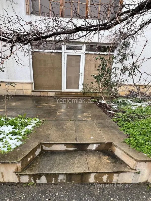 Satılır 10 otaqlı həyət evi 399 m²