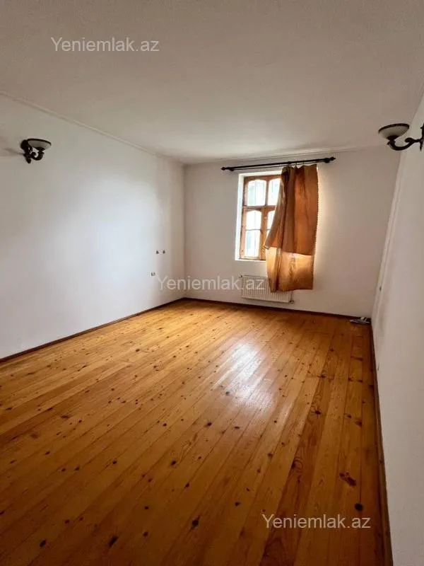 Satılır 10 otaqlı həyət evi 399 m²