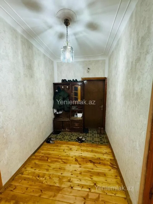 Satılır 3 otaqlı köhnə tikili 90 m²