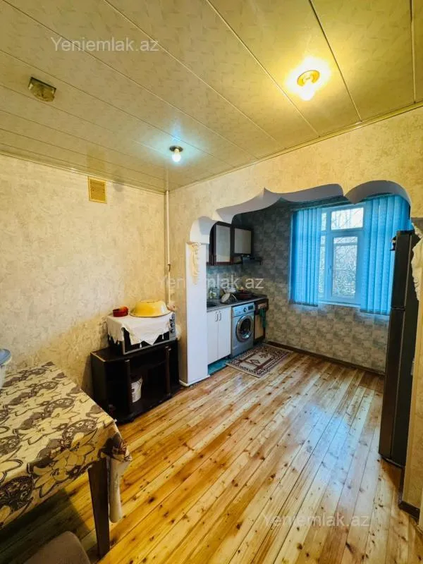 Satılır 3 otaqlı köhnə tikili 90 m²