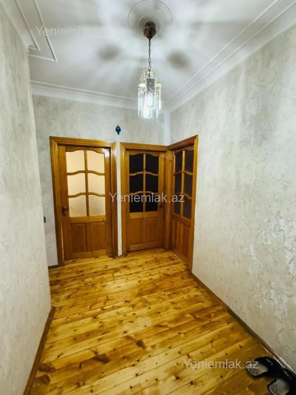 Satılır 3 otaqlı köhnə tikili 90 m²
