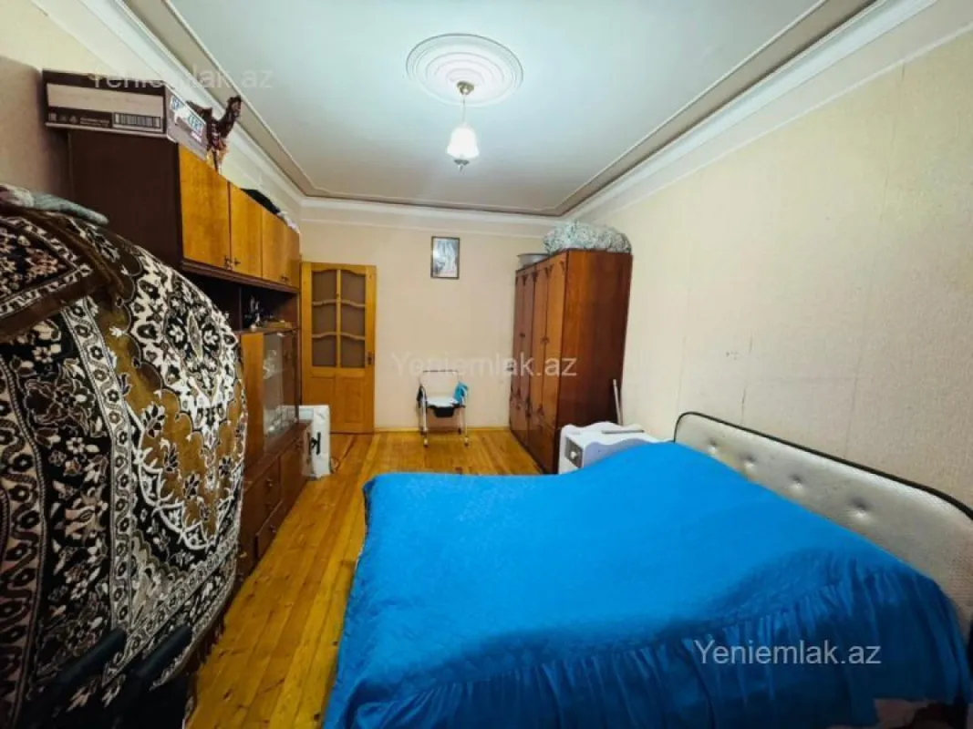 Satılır 3 otaqlı köhnə tikili 90 m²