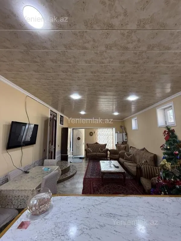 Satılır 4 otaqlı həyət evi 200 m²