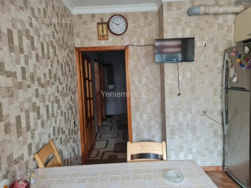 Satılır 4 otaqlı köhnə tikili 110 m²