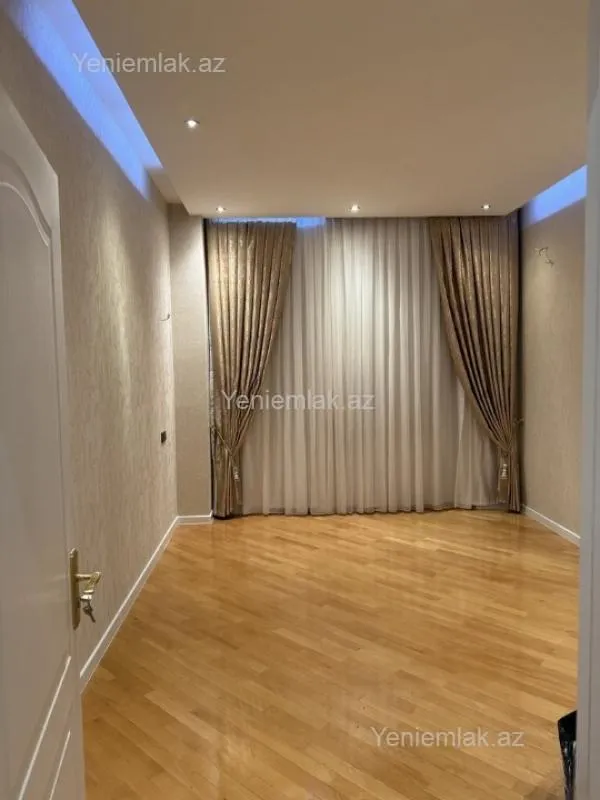 Satılır 3 otaqlı yeni tikili 140 m²