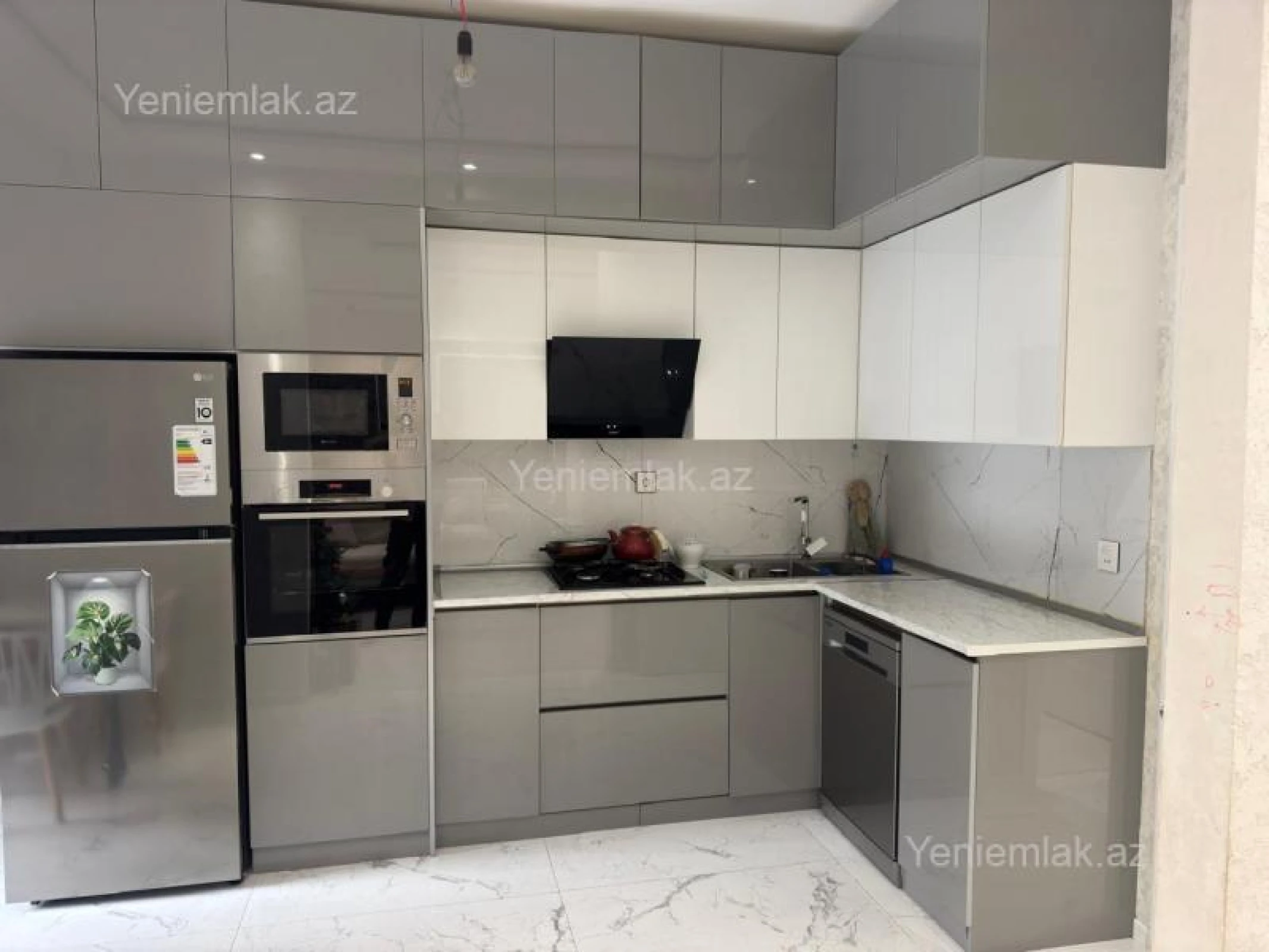 Satılır 3 otaqlı yeni tikili 90 m²