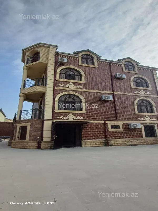 Satılır 6 otaqlı həyət evi 450 m²