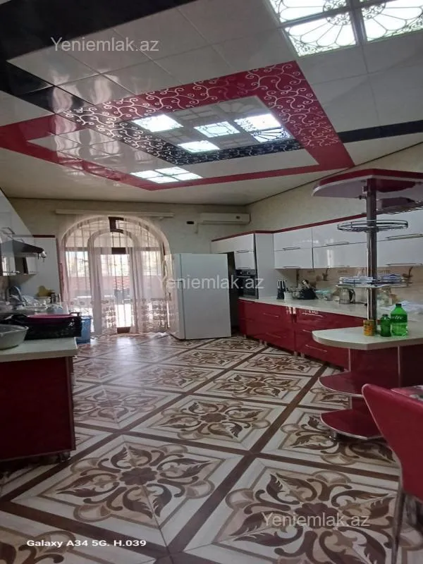 Satılır 6 otaqlı həyət evi 450 m²