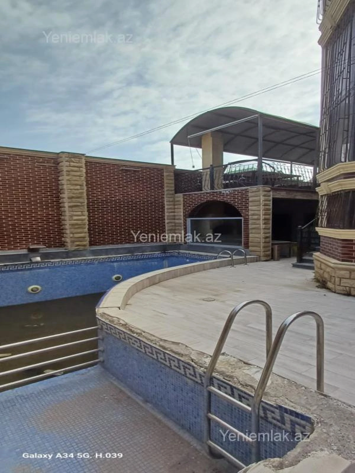 Satılır 6 otaqlı həyət evi 450 m²