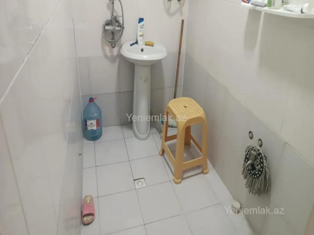 Satılır 2 otaqlı köhnə tikili 60 m²