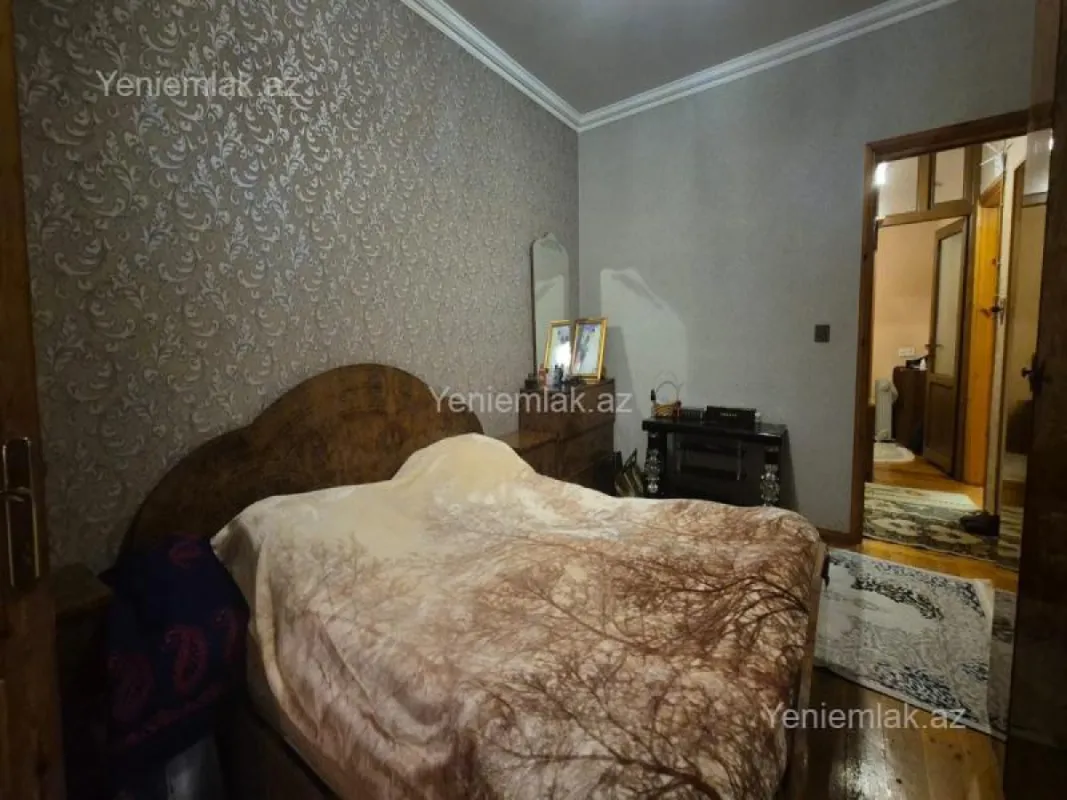 Satılır 3 otaqlı köhnə tikili 60 m²