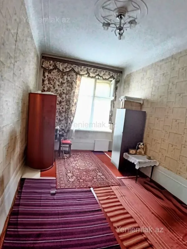 Satılır 2 otaqlı köhnə tikili 55 m²