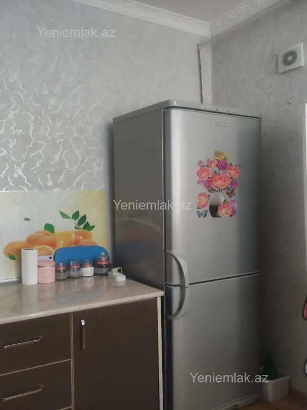 Satılır 2 otaqlı köhnə tikili 82 m²