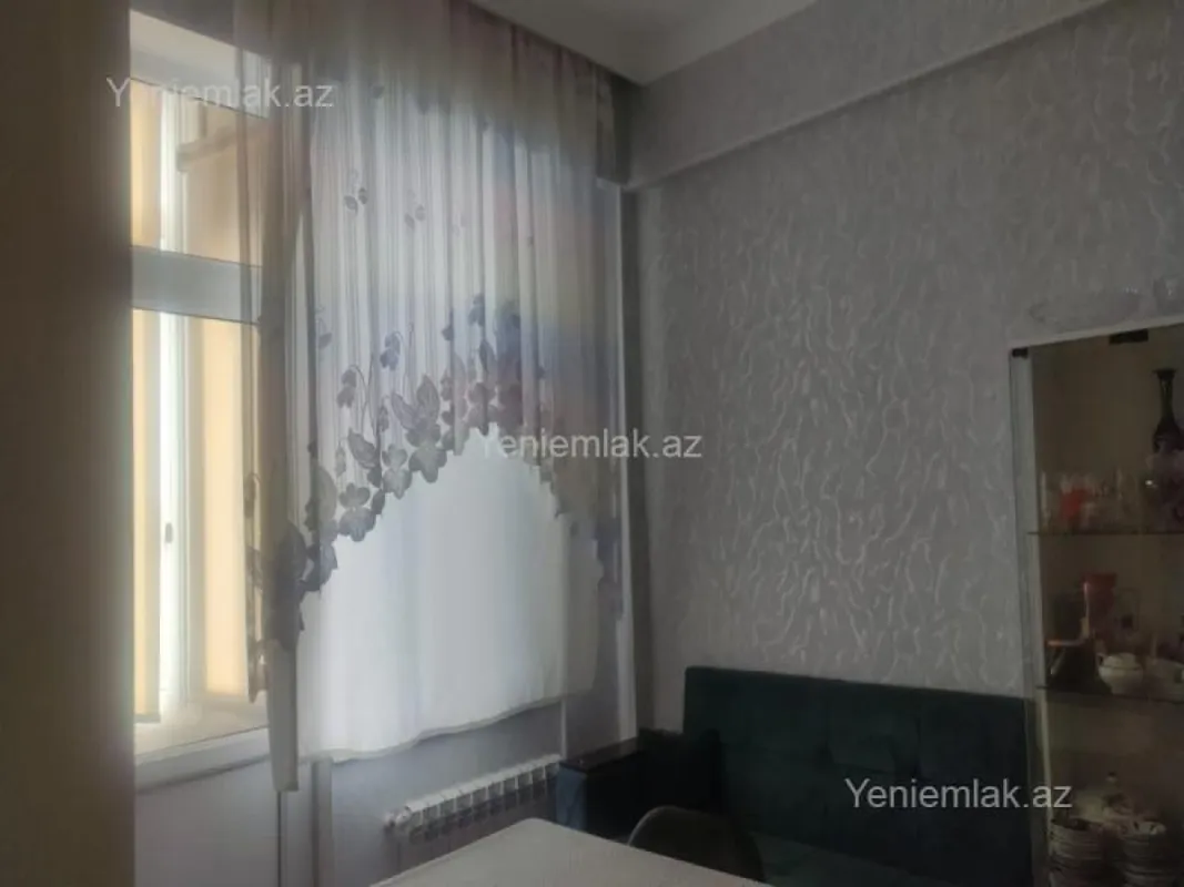 Satılır 2 otaqlı köhnə tikili 82 m²