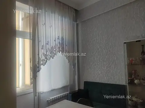 Satılır 2 otaqlı köhnə tikili 82 m²