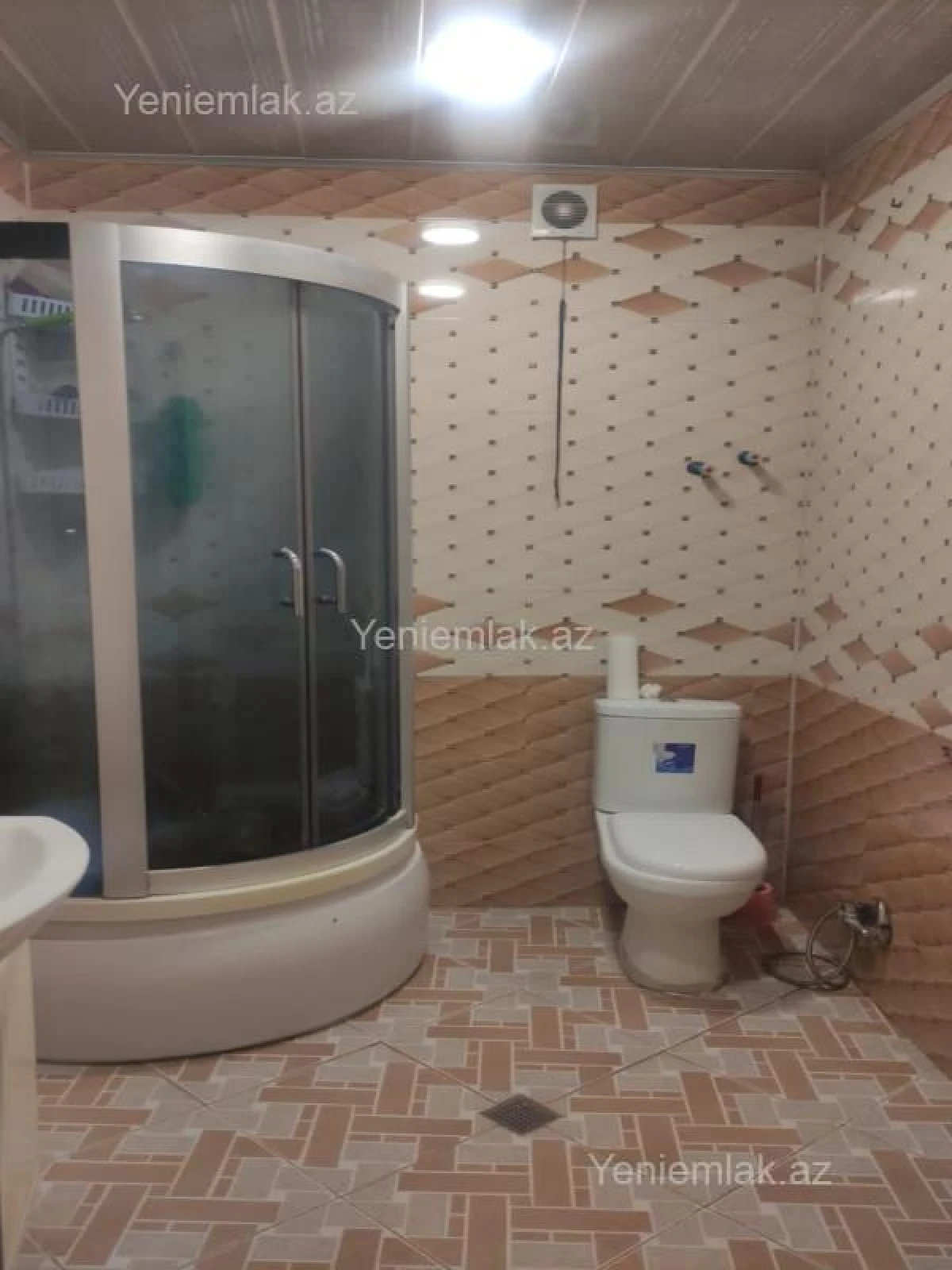 Satılır 2 otaqlı köhnə tikili 82 m²