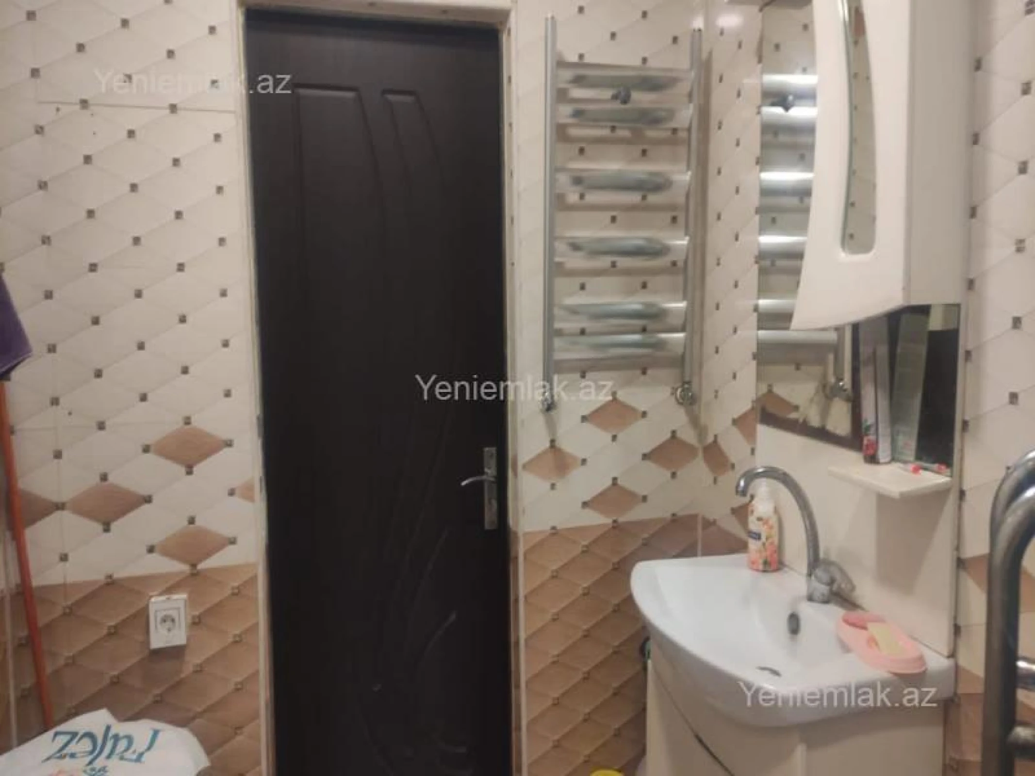 Satılır 2 otaqlı köhnə tikili 82 m²