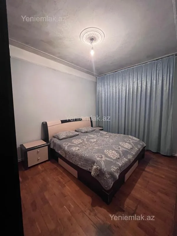 Satılır 2 otaqlı köhnə tikili 73 m²
