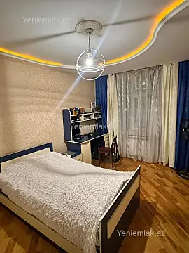 Satılır 4 otaqlı köhnə tikili 100 m²