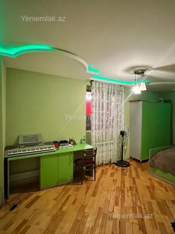 Satılır 4 otaqlı köhnə tikili 100 m²