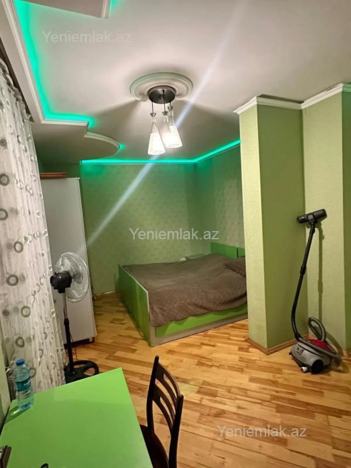 Satılır 4 otaqlı köhnə tikili 100 m²