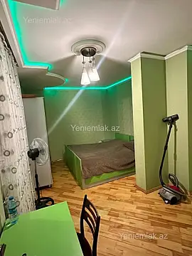 Satılır 4 otaqlı köhnə tikili 100 m²