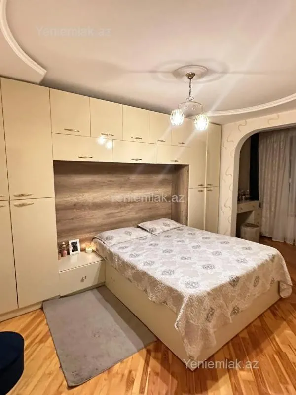 Satılır 4 otaqlı köhnə tikili 100 m²