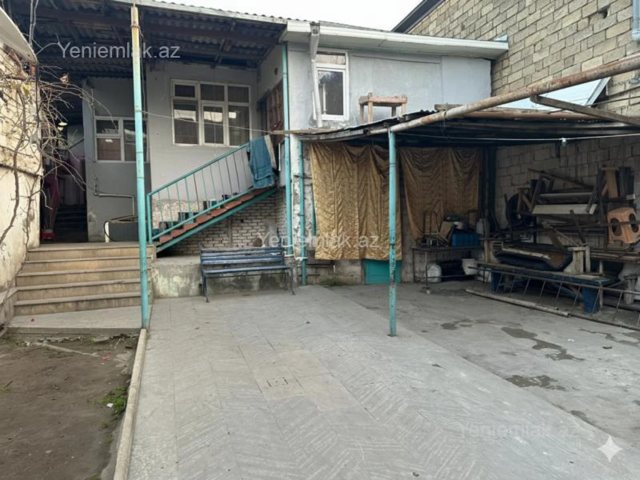 Satılır 8 otaqlı həyət evi 250 m²