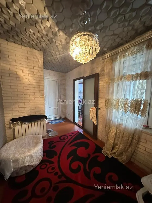 Satılır 8 otaqlı həyət evi 250 m²