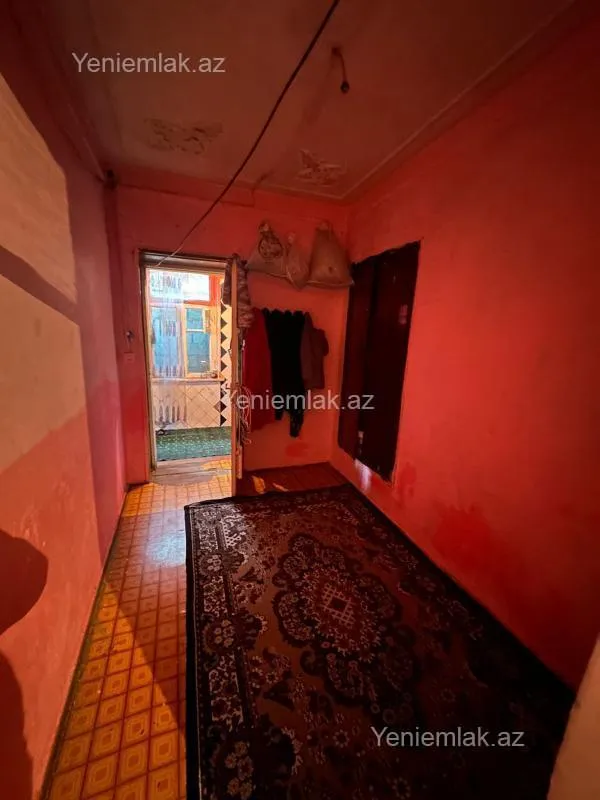 Satılır 8 otaqlı həyət evi 250 m²