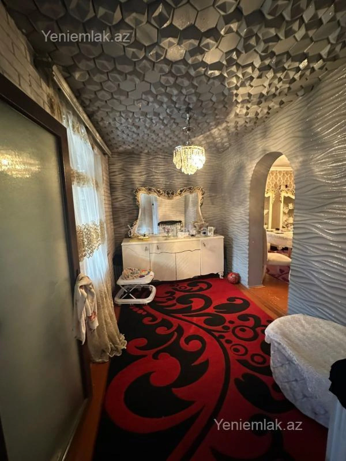 Satılır 8 otaqlı həyət evi 250 m²